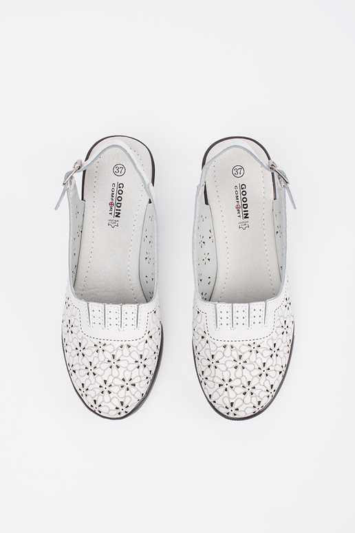 INhite color dziurkoInane sandals on...