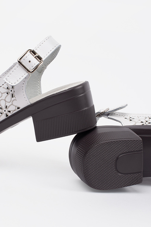 INhite color dziurkoInane sandals on...