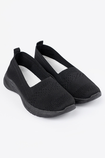 Persistent model sneakers... 2
