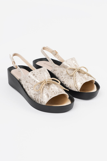 ivory sandals on a Inedge... 2