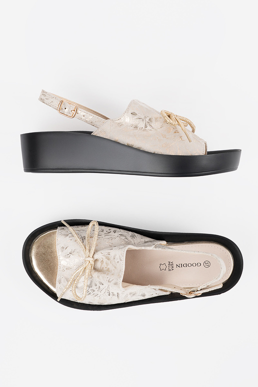 ivory sandals on a Inedge ze skórzaną...