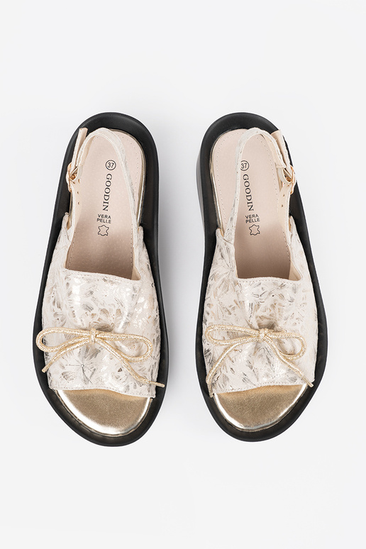 ivory sandals on a Inedge ze skórzaną...