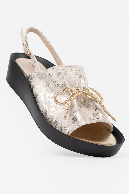 ivory sandals on a Inedge ze skórzaną...