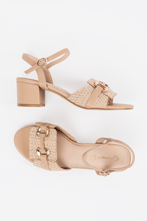 beige sandals Inomens na średnim słupku