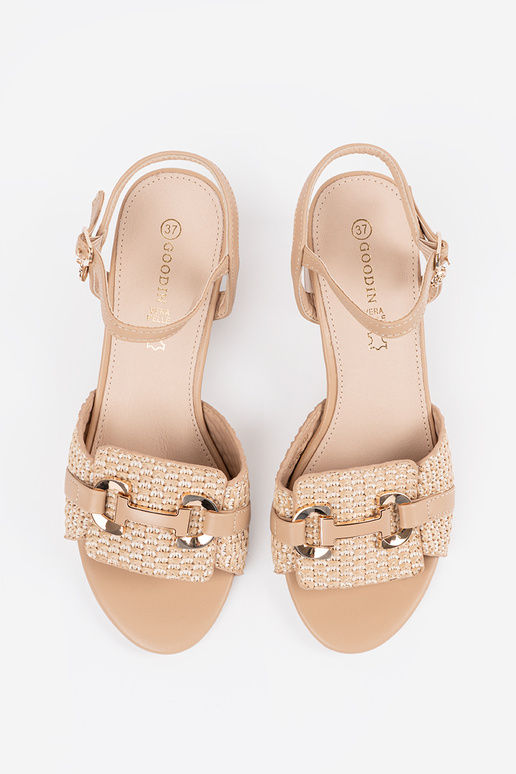 beige sandals Inomens na średnim słupku