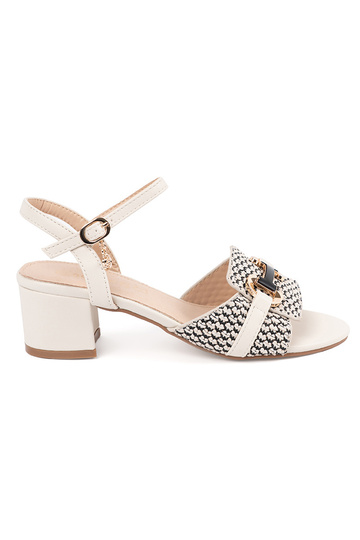 INhite color sandals...