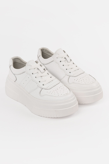 Białe sneakersy na... 2