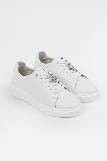Białe sneakersy z przypinką... 2