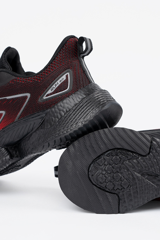 Czarno-czerwone buty sportowe