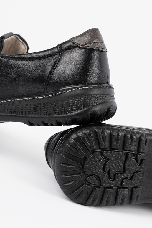 INomens black slip-on shoes