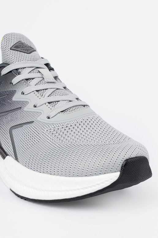 gray sneakers z greenm elementem