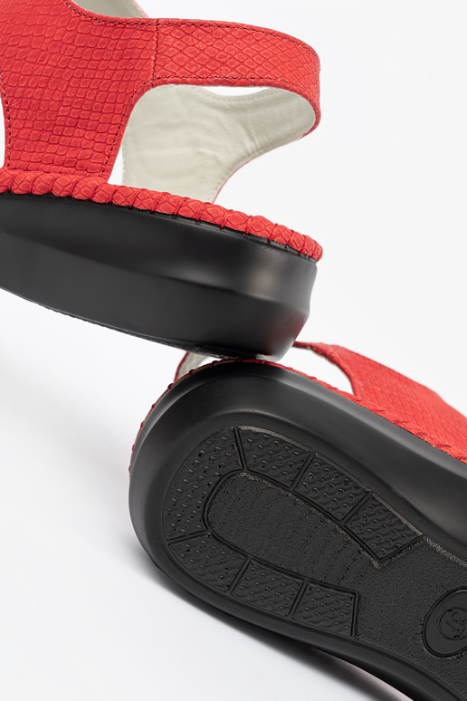   z skórzaną kładką