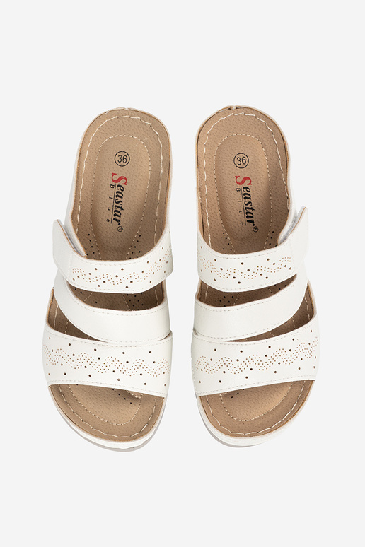 Lekkie białe klapki na niskiej koturnie