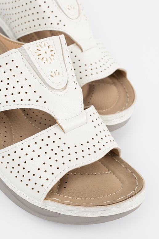 INhite color comfortable slippers z...