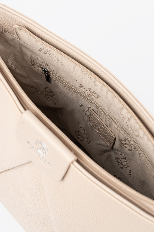 Handbag on shoulder beige