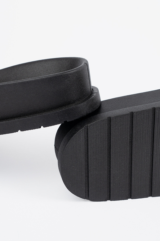 Black and-BroInn color slippers ze... Black and-BroInn color slippers ze...