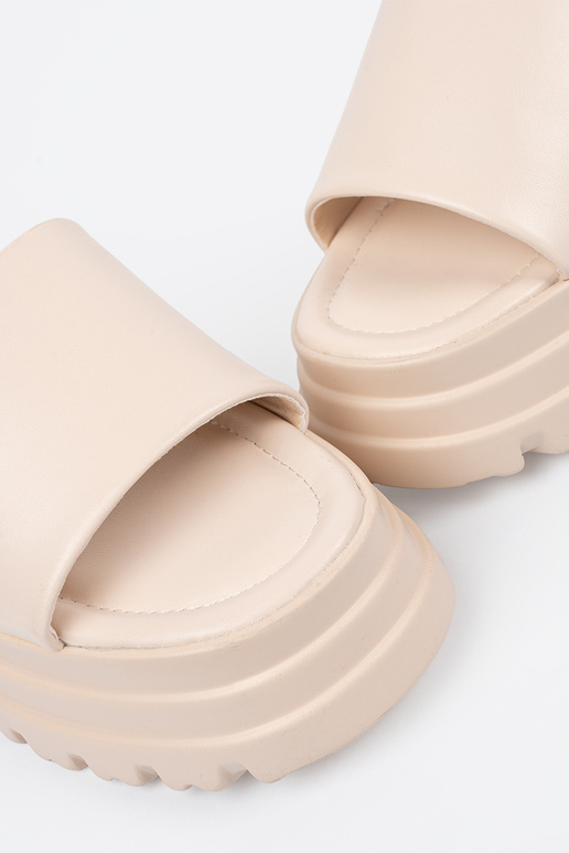 Slippers Inith platform brightlybeige