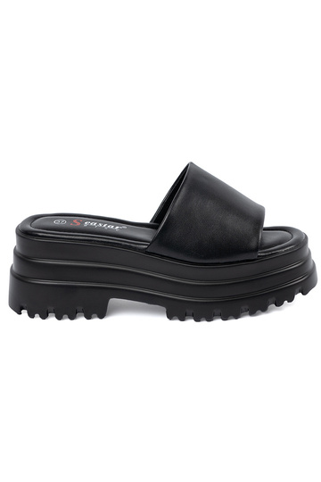 Slippers Inith platform black