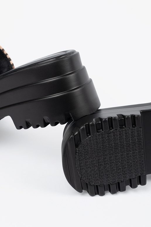 Klapki na platformie w panterkę