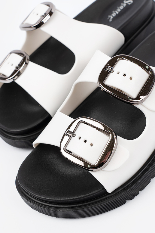 Slippers Inhite color ze silvermi...