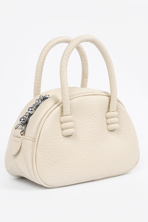 The purse has itła Inith straps...