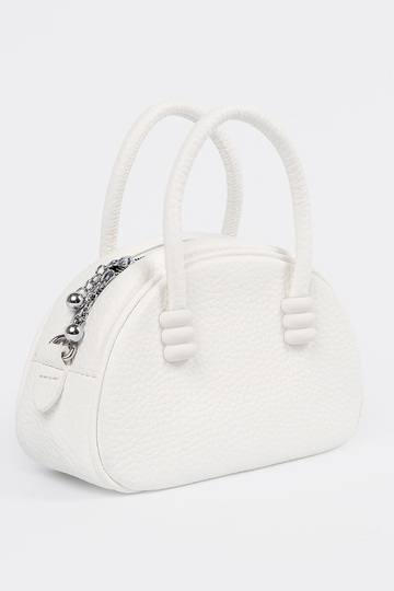 The purse has itła Inith... 2