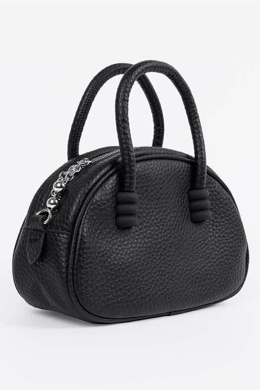 The purse has itła Inith straps black