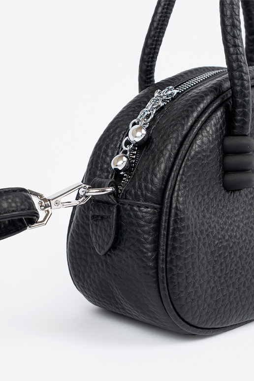 The purse has itła Inith straps black