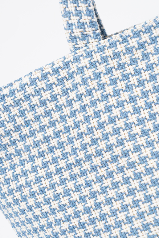  plażoa  niebiesko-białą kratkę