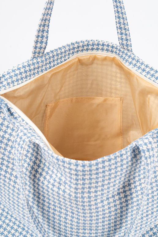  plażoa  niebiesko-białą kratkę