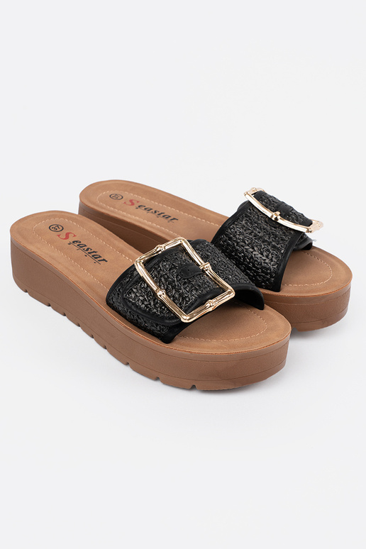 Slippers black zdobione złotą klamrą