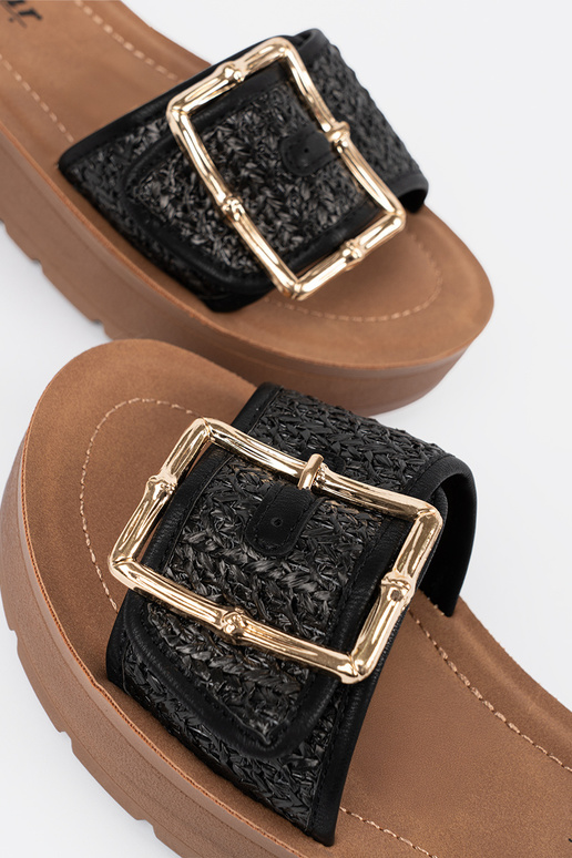 Slippers black zdobione złotą klamrą