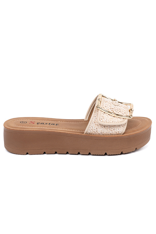 Slippers zdobione złotą klamrą