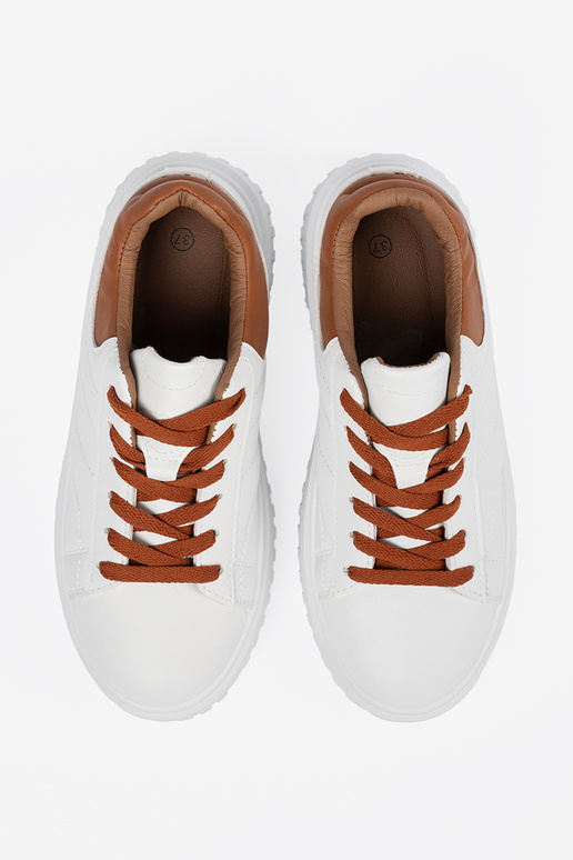 Białe sneakersy brązowymi wstawkami