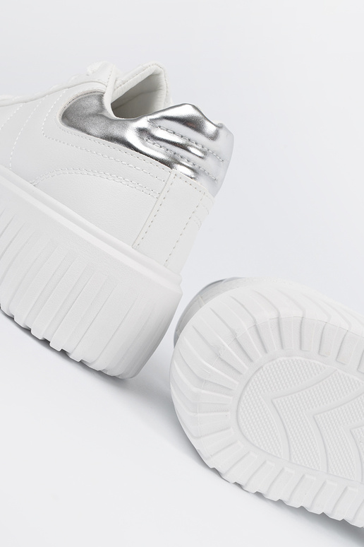 Białe sneakersy ze srebrnymi wstawkami