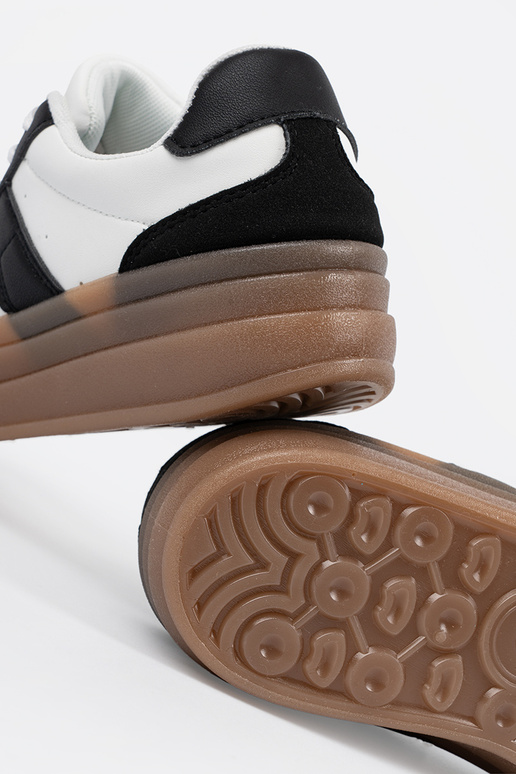 Czarno-białe sneakersy na platformie