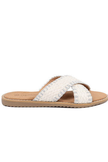 INhite color slippers...