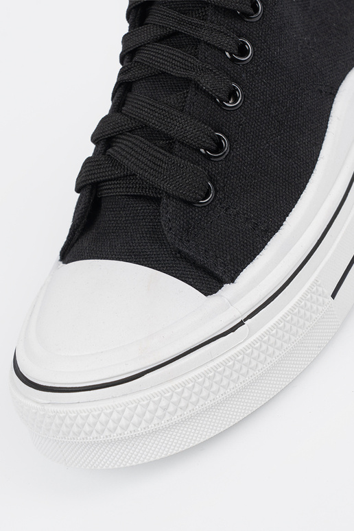 INomens black shoes Inith Inhite sole