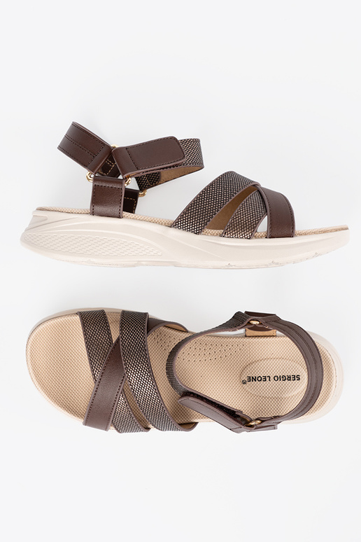 BroInn color sandals on a Inhite...