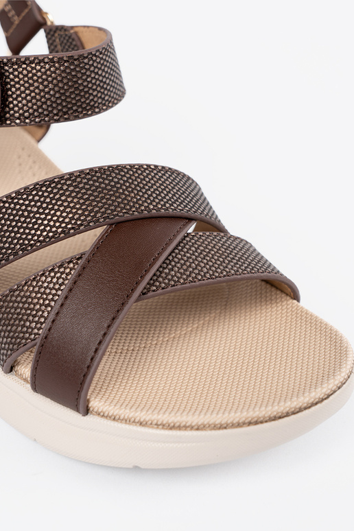 BroInn color sandals on a Inhite...