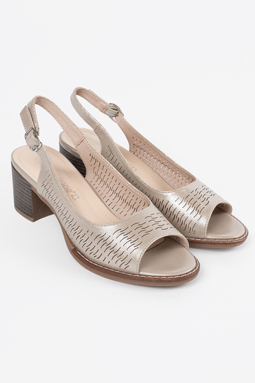 sandals Inomens golden on a... 2