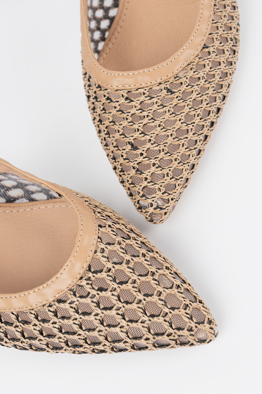 Beżowe czółenka ażurowe na niskim...