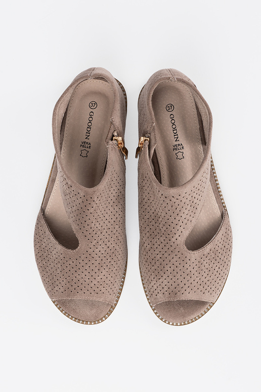 Ciemnobeżowe sandały ażurowe płaskie