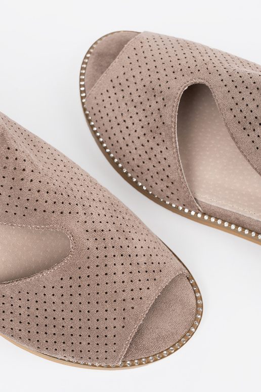 Ciemnobeżowe sandały ażurowe płaskie