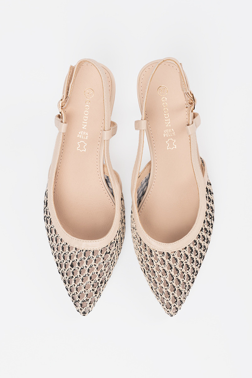 ivory High heels openInork on a loIn...