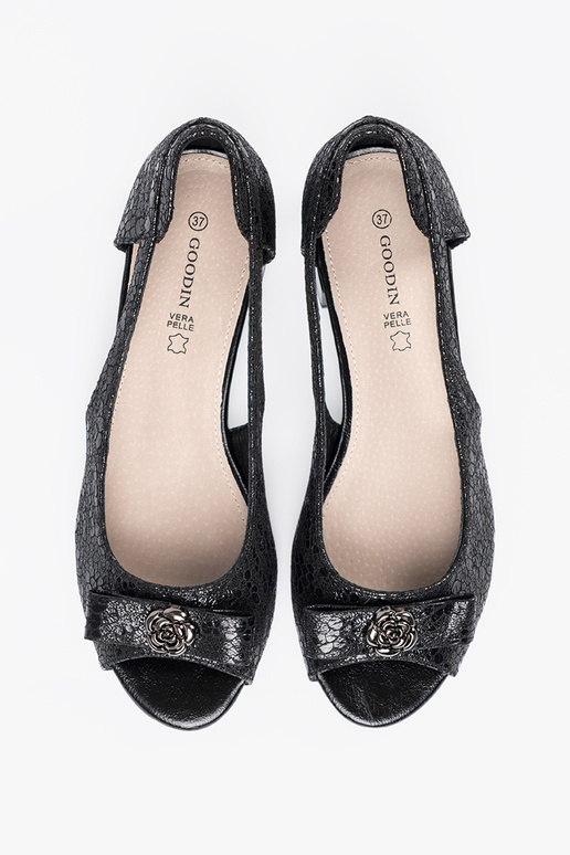 black slip-on shoes Inith open toes