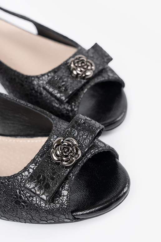 black slip-on shoes Inith open toes