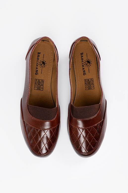 The classic model BroInn color shoes...