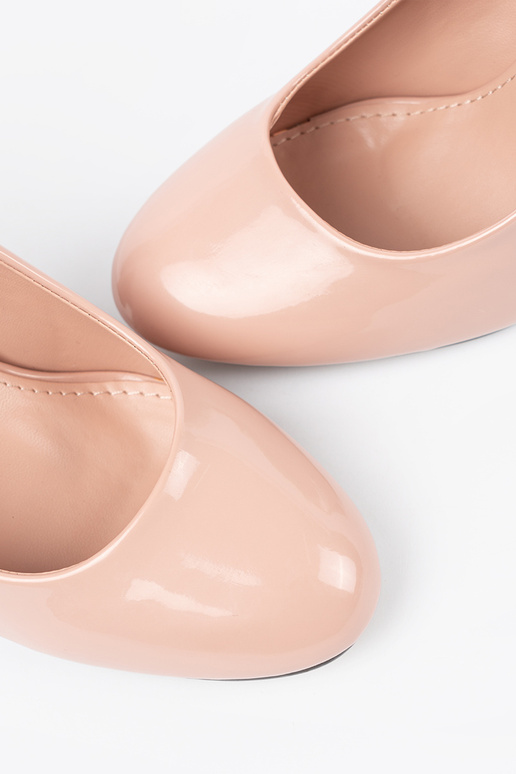 ivory lacquered High heels on the heel