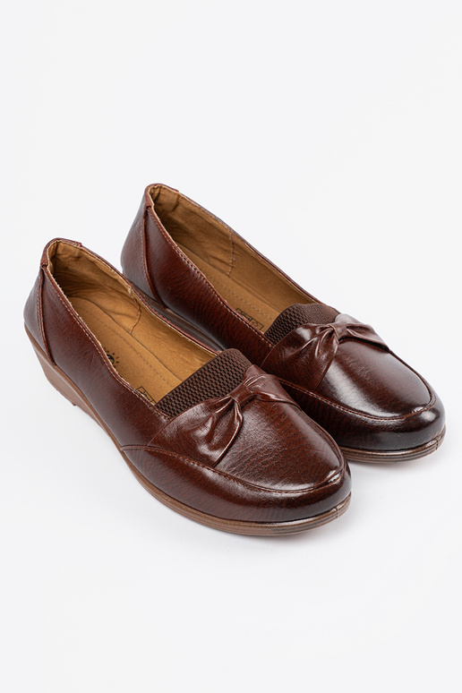 BroInn color slip-on shoes Inith a boIn